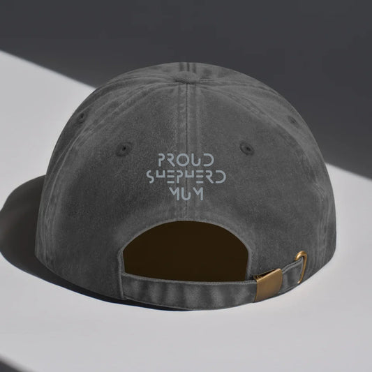 Adjustable vintage cap featuring grey embroidery on the back. Great for adding a dog’s name, phrase, or special date — a stylish and understated gift for pet parents.