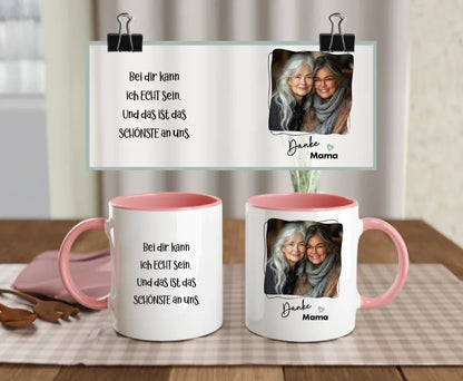 Personalised ceramic mug with pink handle and interior, Thank You Mama text, heartfelt German quote, and mother-daughter photo – gift for mum